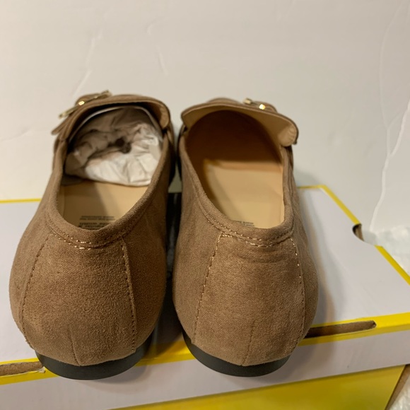 Liz Claiborne camel color suede slip on loafers size 7.5 - Picture 6 of 7